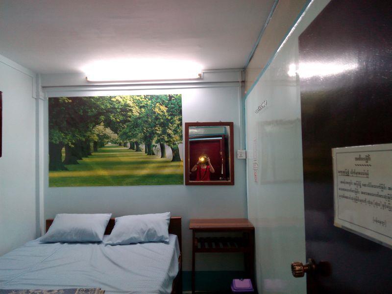 Chan Myae Thar Guest House Yangon Esterno foto