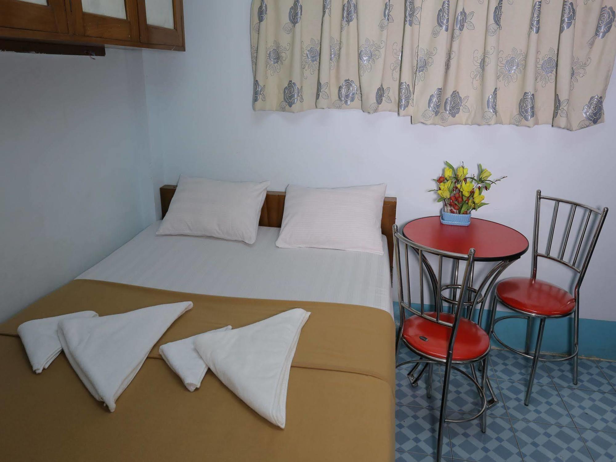 Chan Myae Thar Guest House Yangon Esterno foto